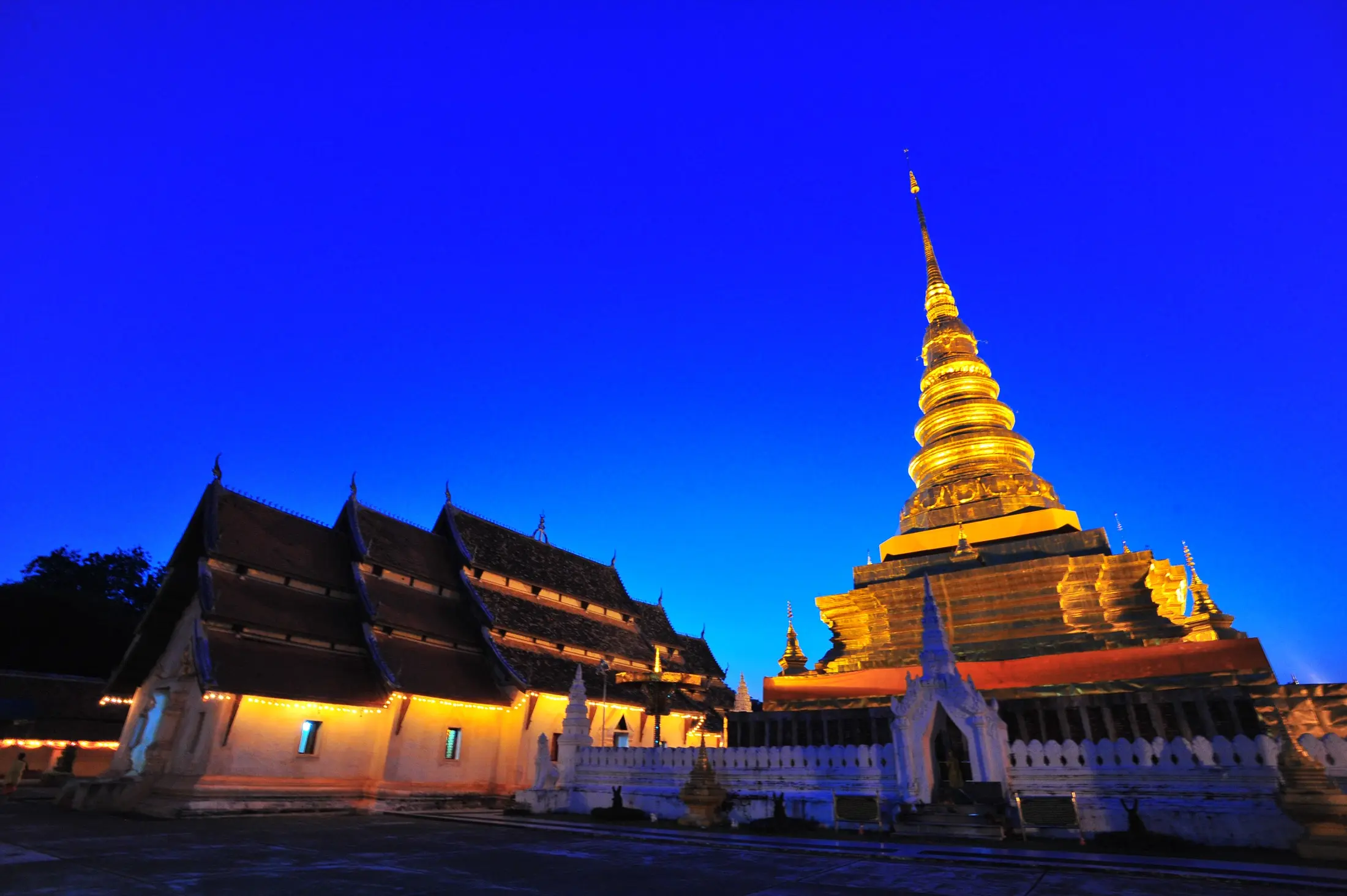 วัดพระธาตุแช่แห้ง